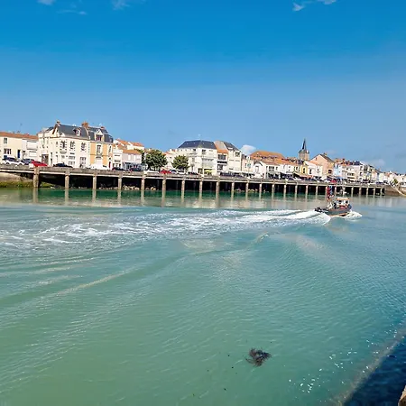 Face Au Centre Des Sables-d'olonne, 2 Chambres, Garage - Fr-1-331-97 아파트 *